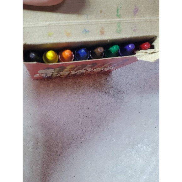 Unbranded Retro Vintage 8 Pack Crayons With 2 Rainbow Rulers And Eraser - Picture 5 of 5